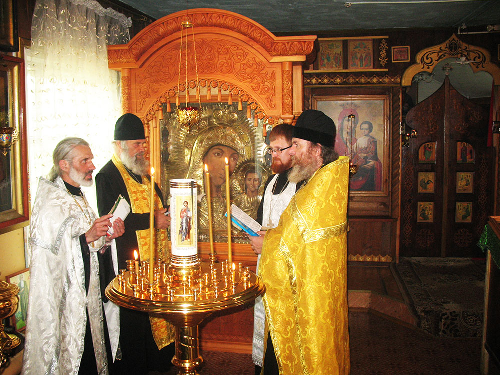 Молебен в Казачинском храме перед иконой Казанской Божией Матери