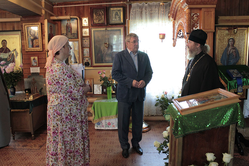 Виктор Толоконский посетил Свято-Троицкий храм в селе Казачинское