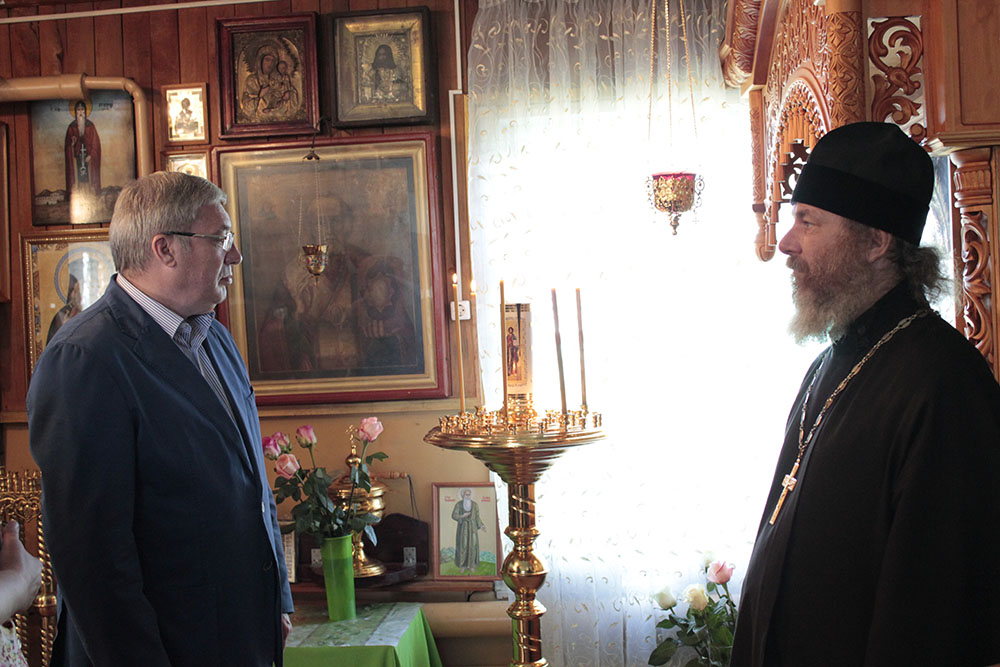 Виктор Толоконский посетил Свято-Троицкий храм в селе Казачинское